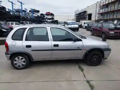 Veicolo di demolizione opel corsa b 1.0 12v dell'anno 2000 alimentato x10xe
