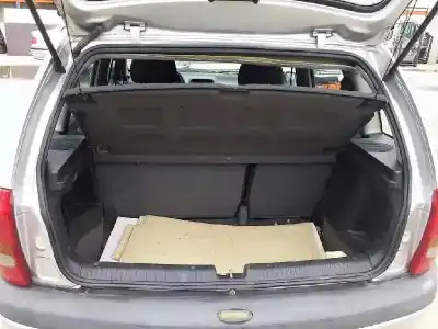 Veicolo di demolizione opel corsa b 1.0 12v dell'anno 2000 alimentato x10xe