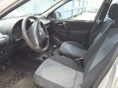Veicolo di demolizione opel corsa b 1.0 12v dell'anno 2000 alimentato x10xe