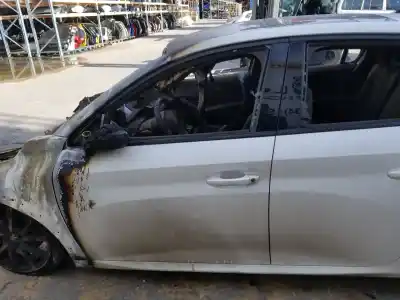 Véhicule à la ferraille peugeot 208 (p2) active de l'année 2020 alimenté hn05