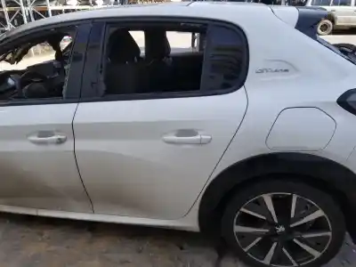 Véhicule à la ferraille peugeot 208 (p2) active de l'année 2020 alimenté hn05