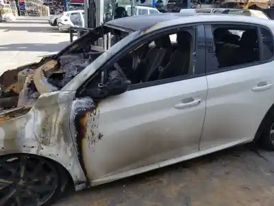 Véhicule à la ferraille peugeot 208 (p2) active de l'année 2020 alimenté hn05