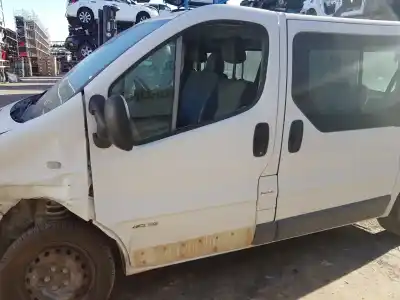 Veicolo di demolizione renault trafic combi 2.5 dci d fap dell'anno 2013 alimentato m9r692