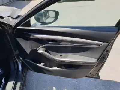 Veículo de Sucata mazda 3 berlina bp zenithx do ano 2022 alimentado hf