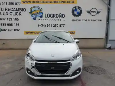Veicolo di demolizione PEUGEOT 208 Style dell'anno 2018 alimentato HM05