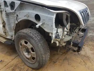 Véhicule à la ferraille toyota land cruiser (j12) 3.0 turbodiesel de l'année 2008 alimenté 1kdftv