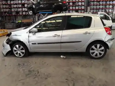 Veículo de Sucata renault clio iii 1.5 dci diesel fap do ano 2008 alimentado k9k772