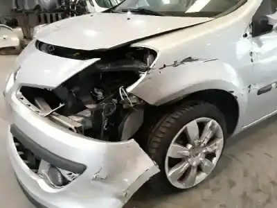 Veículo de Sucata renault clio iii 1.5 dci diesel fap do ano 2008 alimentado k9k772