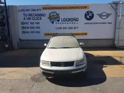 Veicolo di demolizione VOLKSWAGEN PASSAT VARIANT (3B5)  dell'anno 2000 alimentato AJM