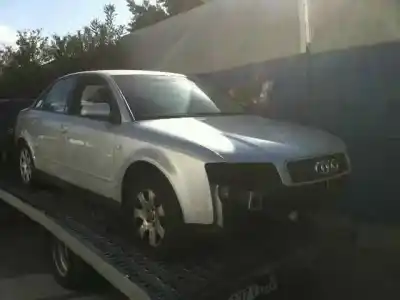 Veículo de Sucata AUDI A4 BERLINA (8E) 2.0 20V CAT (ALT) do ano 2001 alimentado ALT