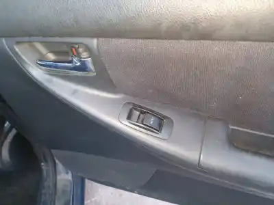 Veículo de Sucata toyota corolla (e12) 2.0 d-4d linea luna berlina do ano 2003 alimentado 1cdftv