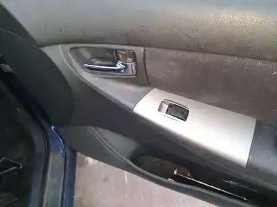 Veículo de Sucata toyota corolla (e12) 2.0 d-4d linea luna berlina do ano 2003 alimentado 1cdftv