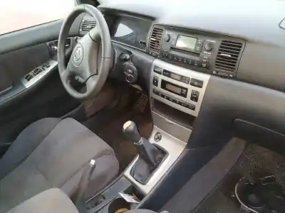 Veículo de Sucata toyota corolla (e12) 2.0 d-4d linea luna berlina do ano 2003 alimentado 1cdftv