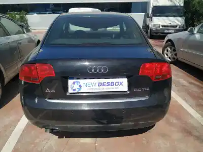 Véhicule à la ferraille audi a4 berlina (8e) 2.0 tdi 16v (103kw) de l'année 2006 alimenté bre