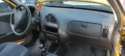 Veículo de Sucata citroen saxo 1.4 monaco do ano 2001 alimentado kfwtu3jp