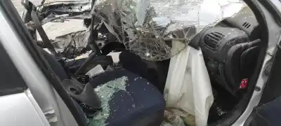 Veículo de Sucata peugeot 206 berlina x-line do ano 2002 alimentado wjy