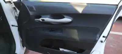 Veículo de Sucata toyota auris luna+ do ano 2008 alimentado 1ndtv