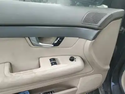 Veículo de Sucata audi a4 berlina (8e) 1.9 tdi (96kw) do ano 2002 alimentado awx