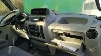 Sloopvoertuig renault mascott 2.8 diesel van het jaar 2004 aangedreven s9w