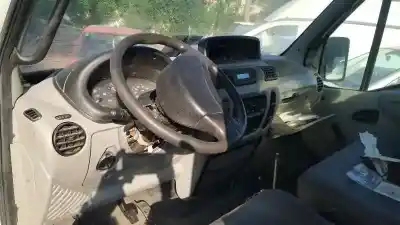 Sloopvoertuig renault mascott 2.8 diesel van het jaar 2004 aangedreven s9w