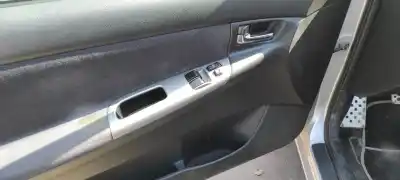 Veículo de Sucata toyota corolla (e12) 2.0 d-4d linea luna berlina do ano 2002 alimentado 1cdftv