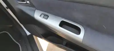 Veículo de Sucata toyota corolla (e12) 2.0 d-4d linea luna berlina do ano 2002 alimentado 1cdftv