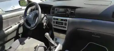 Veículo de Sucata toyota corolla (e12) 2.0 d-4d linea luna berlina do ano 2002 alimentado 1cdftv