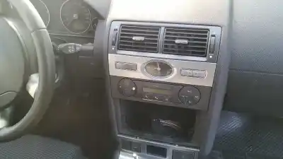 Sloopvoertuig ford mondeo berlina (ge) ambiente plus van het jaar 2006 aangedreven qjbb