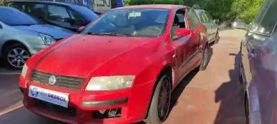 Veículo de Sucata fiat stilo multi wagon (192) 1.6 16v do ano 2003 alimentado 182b6000