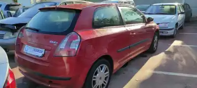 Veículo de Sucata fiat stilo multi wagon (192) 1.6 16v do ano 2003 alimentado 182b6000
