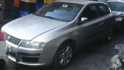 Veículo de Sucata fiat stilo multi wagon (192) 1.6 16v do ano 2002 alimentado 182b6000