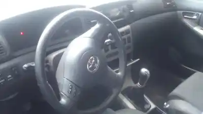 Veículo de Sucata toyota corolla (e12) 2.0 d-4d linea luna berlina do ano 2005 alimentado 1cdftv