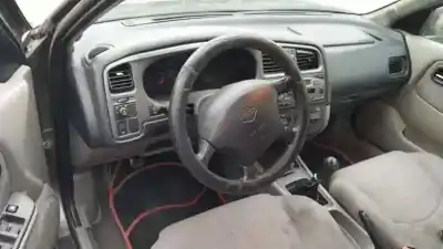 Veículo de Sucata nissan primera berlina (p11) 2.0 navigation do ano 2000 alimentado cd20t