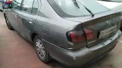 Veículo de Sucata nissan primera berlina (p11) 2.0 navigation do ano 2000 alimentado cd20t