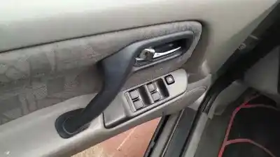 Veículo de Sucata nissan primera berlina (p11) 2.0 navigation do ano 2000 alimentado cd20t