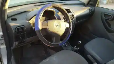 Sloopvoertuig opel combo tour van het jaar 2003 aangedreven y17dtl