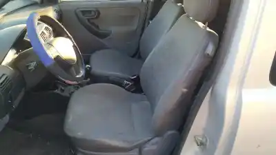 Sloopvoertuig opel combo tour van het jaar 2003 aangedreven y17dtl