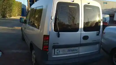 Sloopvoertuig opel combo tour van het jaar 2003 aangedreven y17dtl