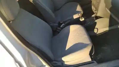 Sloopvoertuig opel combo tour van het jaar 2003 aangedreven y17dtl