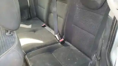 Sloopvoertuig peugeot partner (s2) combiespace pack cd van het jaar 2005 aangedreven rhydw10td