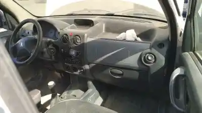 Sloopvoertuig peugeot partner (s2) combiespace pack cd van het jaar 2005 aangedreven rhydw10td