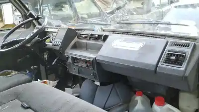 Véhicule à la ferraille nissan trade 3.0 diesel de l'année 1991 alimenté a428
