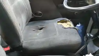 Véhicule à la ferraille nissan trade 3.0 diesel de l'année 1991 alimenté a428