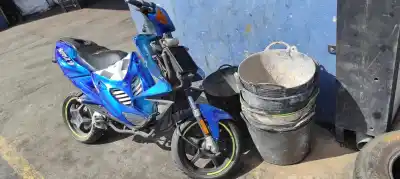 Véhicule à la ferraille YAMAHA AEROX 50 AeroxR Race Replica de l'année 2000 alimenté 5AD