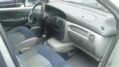 Veicolo di demolizione renault scenic (ja..) 1.6 16v dynamique (ja0b/11) dell'anno 2001 alimentato k4jc7