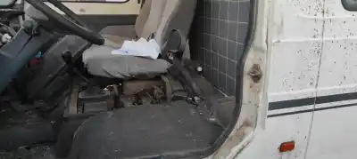 Sloopvoertuig nissan trade 2.8 diesel van het jaar 1994 aangedreven a428