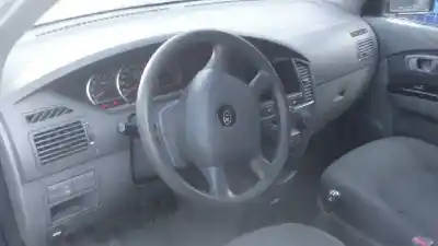 Veículo de Sucata kia carens 2.0 turbodiesel cat do ano 2003 alimentado d4ea