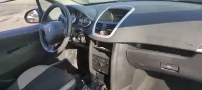 Vehicul casat peugeot 207 confort al anului 2006 alimentat 8hz