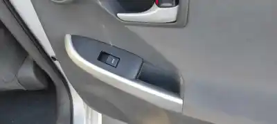 Здавання транспортного засобу toyota prius (nhw30) plug-in hybrid advance року 2011 потужний 2zr