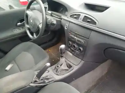 Здавання транспортного засобу renault laguna ii (bg0) pack authentique року 2005 потужний f9q d6